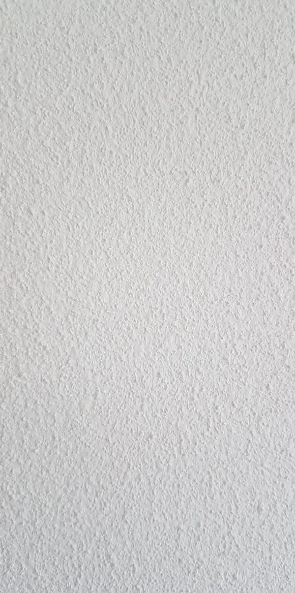 Nahaufnahme einer körnigen Edelputz-Oberfläche